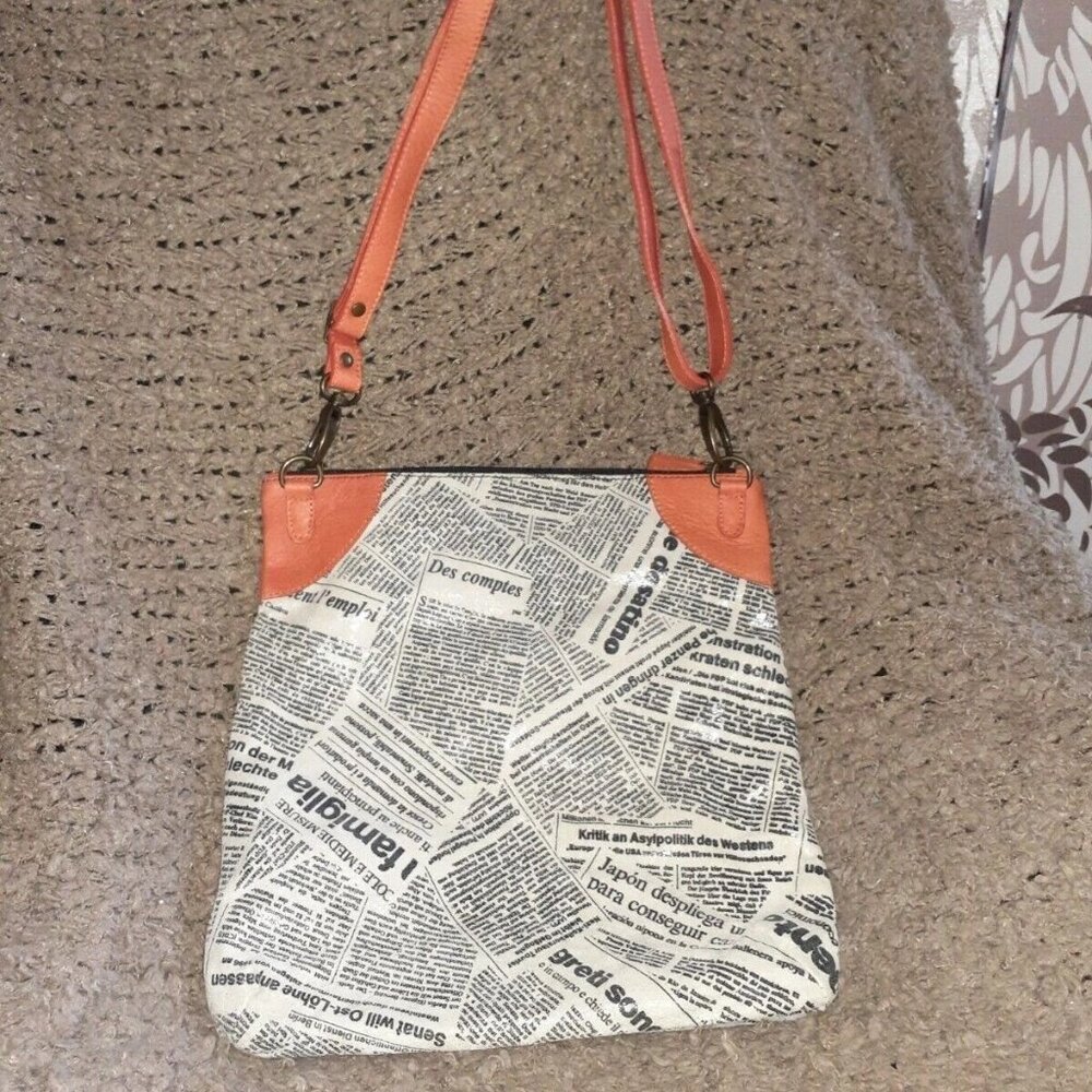MAURIZIO TAIUTI-ITALY Orange Leather Crossbody-Newspaper Print-Near Mint - Picture 3 of 7